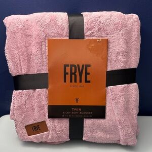 NWT Frye Twin Silky Soft Blanket